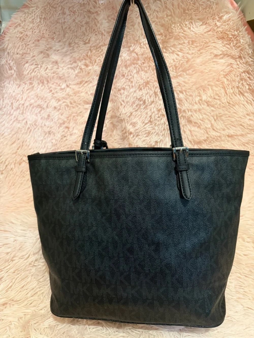 Micheal Kors tote - Picture 2 of 5